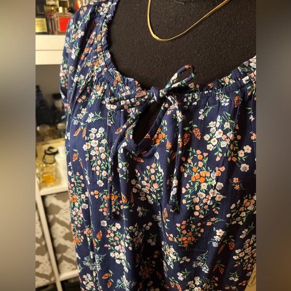 St. John’s Bay Floral Print Top Blouse with Elastic Sleeves and Neckline - Picture 4 of 8